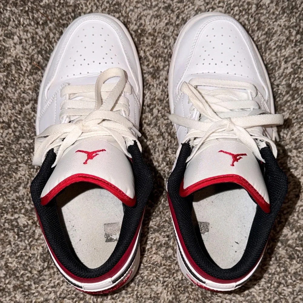 Nike Air Jordan 1 Low Men’s 7.5 Red Black White - Picture 11 of 13